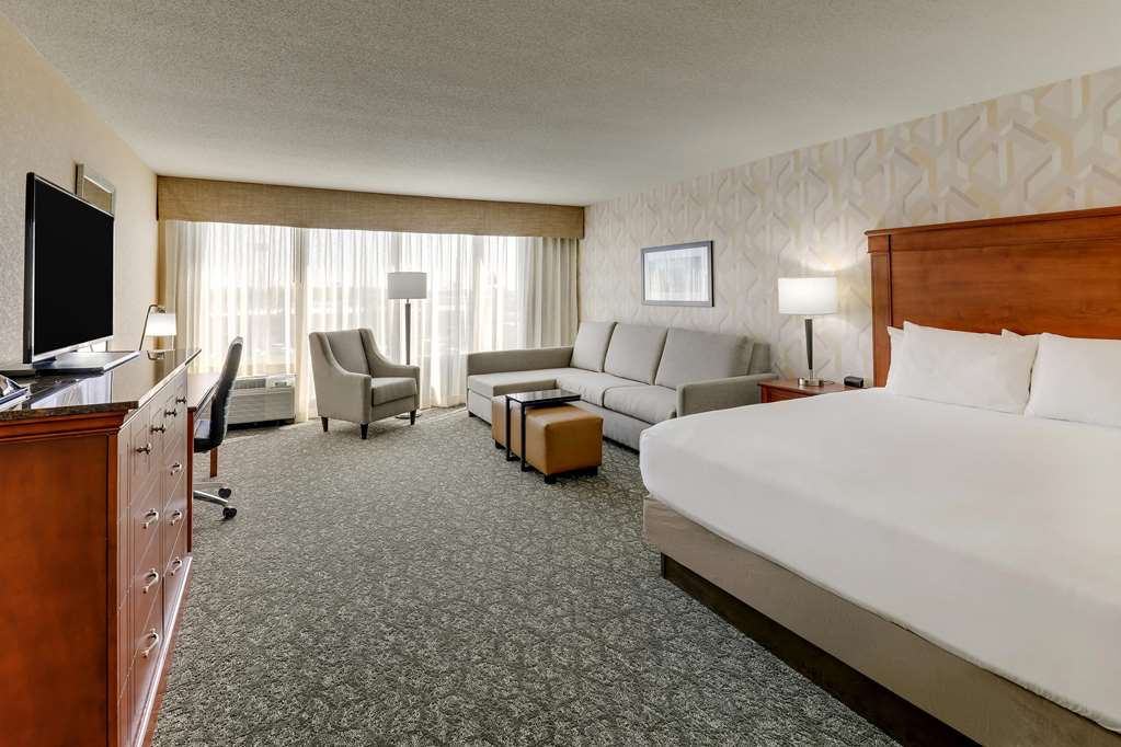 Drury Inn & Suites Marion - photo 32