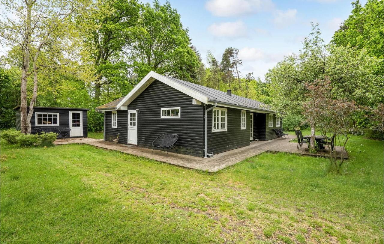 3 Bedroom Amazing Home In Glesborg — 4-Star Luxury Hotel in None, Denmark
