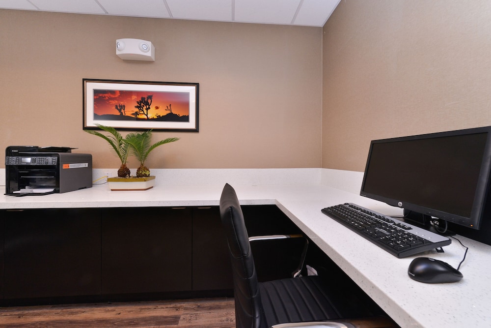 Holiday Inn Express & Suites Indio Coachella Valley by IHG - photo 48