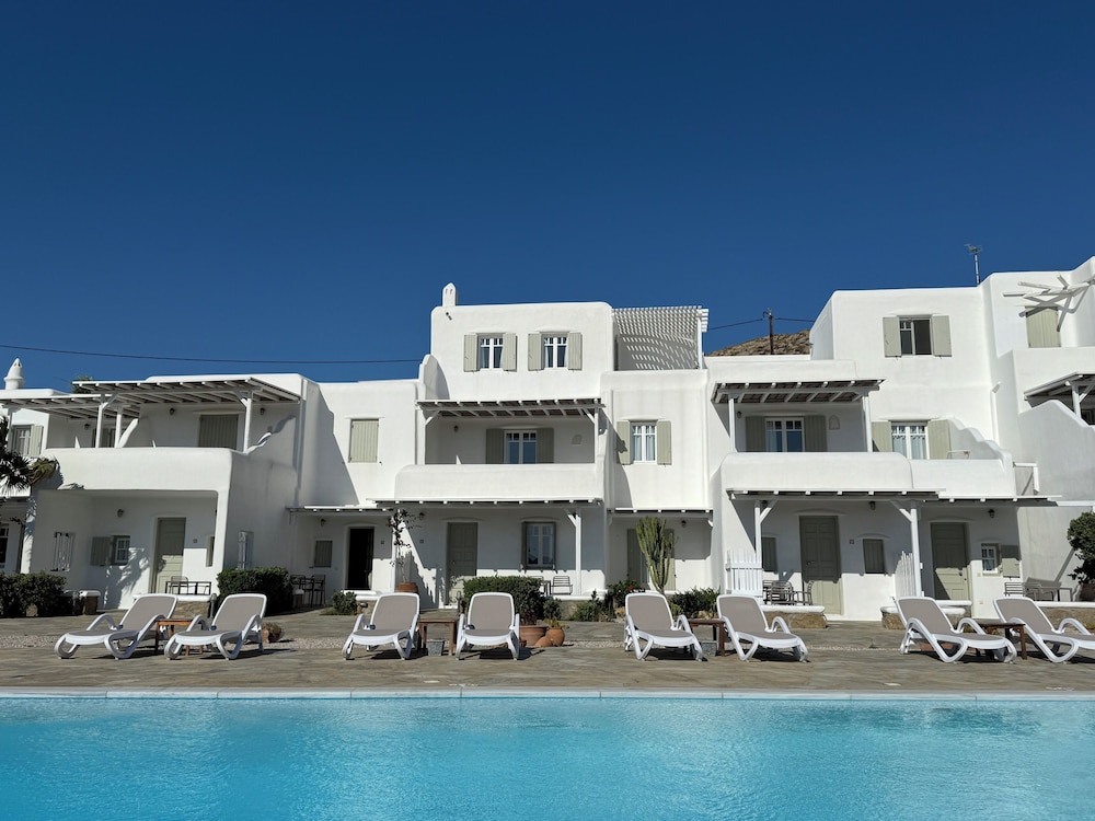 Yakinthos Residence — 4-Star Luxury Hotel in Mykonos, Greece