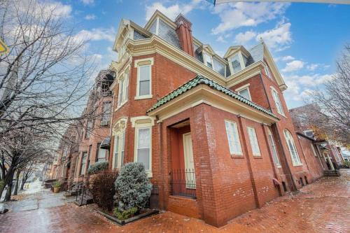 Stylish Private 2 Bed Apt — 4-Star Luxury Hotel in Harrisburg, United States