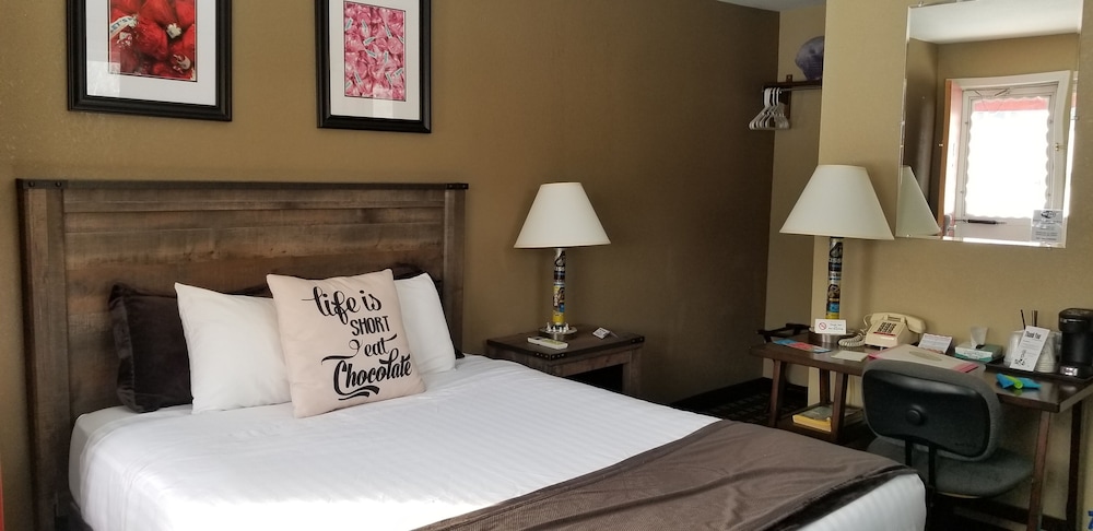Middlebury Sweets Motel - photo 15