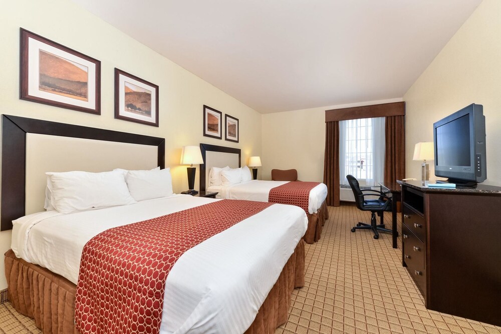 Express Inn & Suites - photo 7