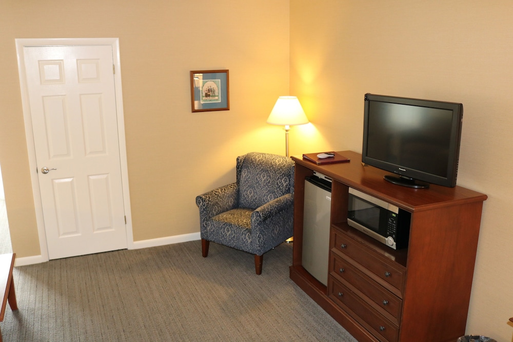 The Village Inn Harrisonburg - photo 16