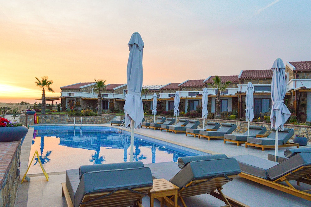 Akrolithos Luxury Suites — hotel in Nea Flogita