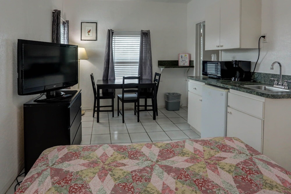 Richard's Motel - photo 64
