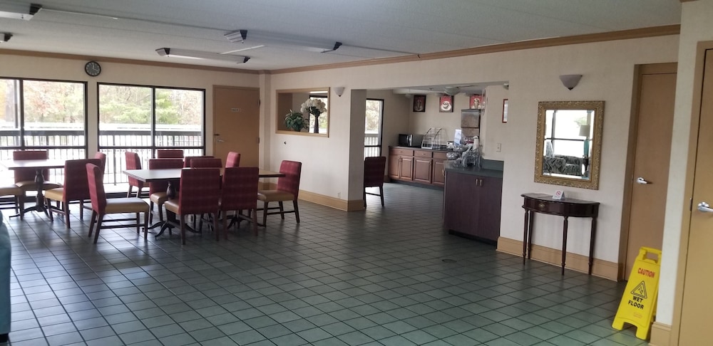 Super 8 by Wyndham Ruther Glen Kings Dominion Area - photo 19