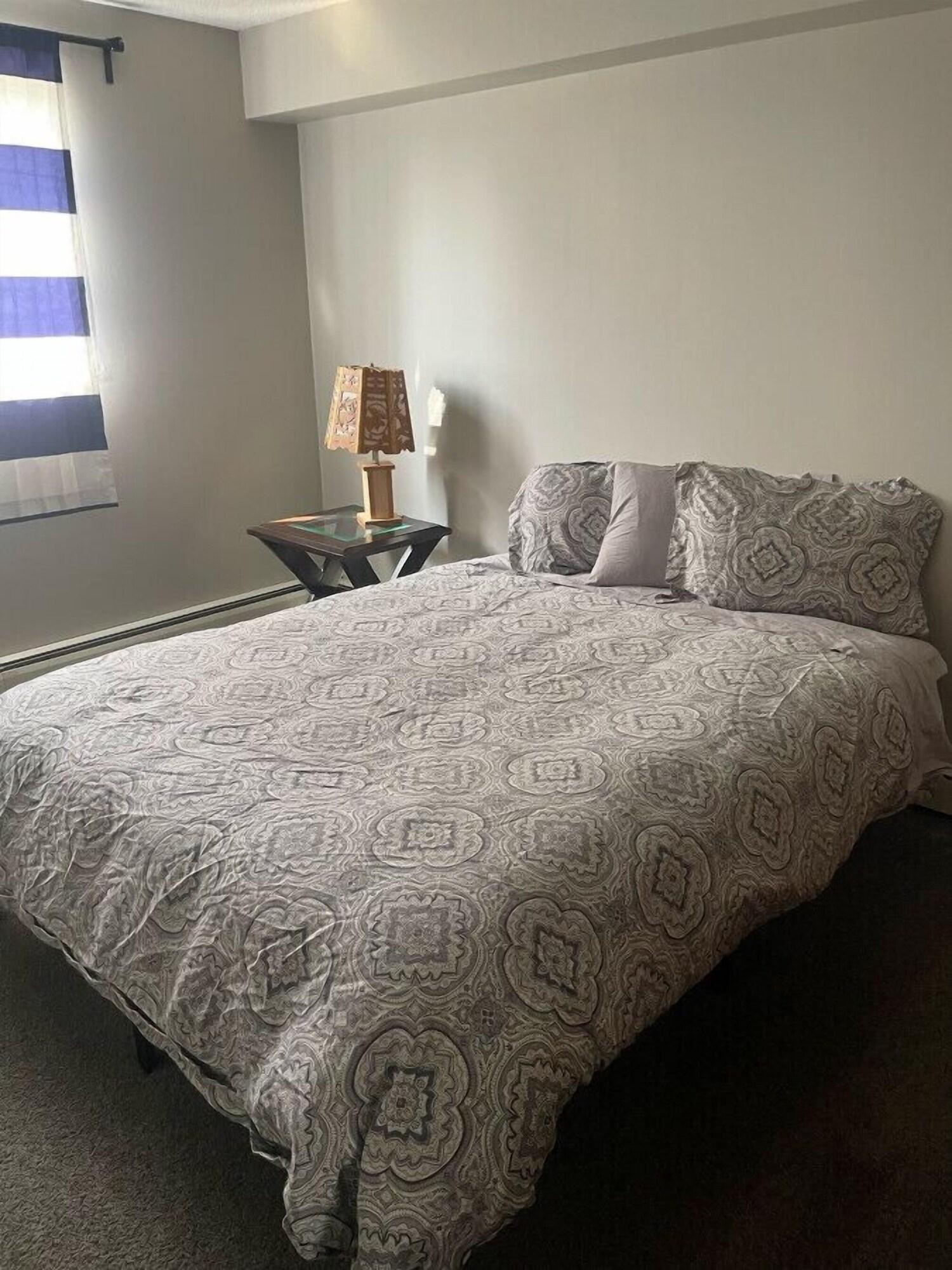 One Bedroom Main floor Apartment — 4-Star Luxury Hotel in Camrose, Canada