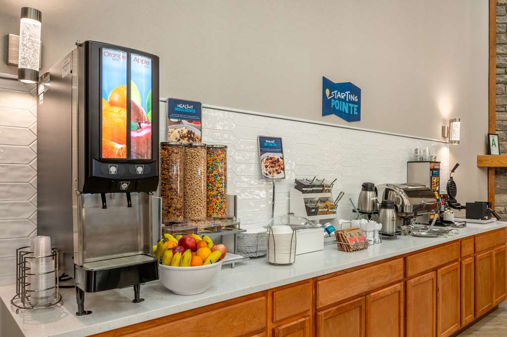 Clarion Pointe Louisville East - photo 37