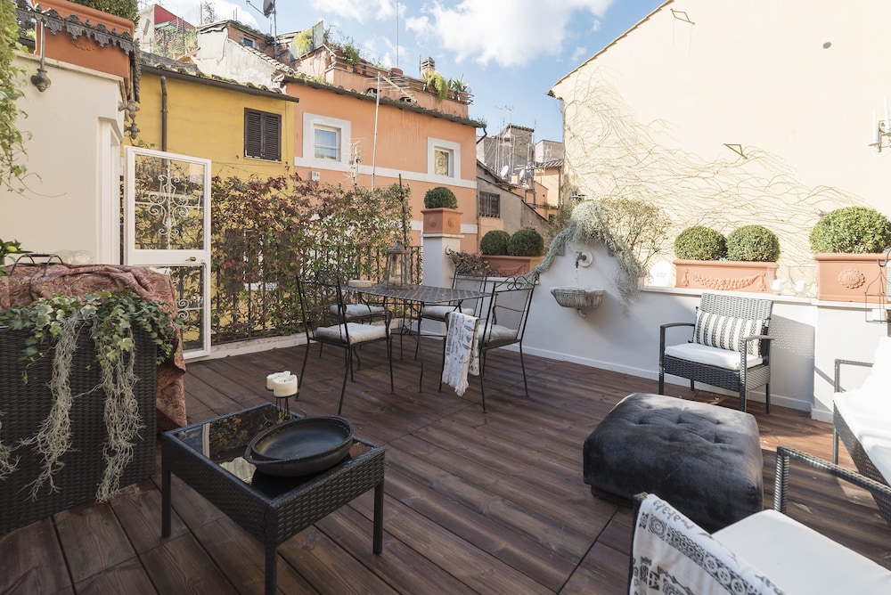 Navona Luxury & Charming Apartment — 4-Star Luxury Hotel in Rome, Italy