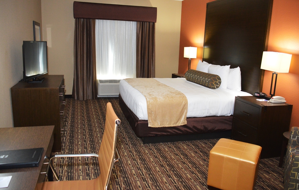 Best Western Plus Elmendorf Hotel San Antonio Hotel - photo 11