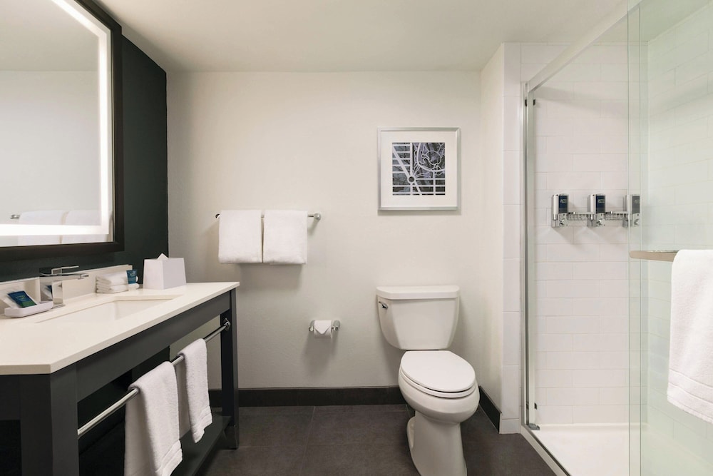 Four Points by Sheraton Raleigh Arena - photo 23