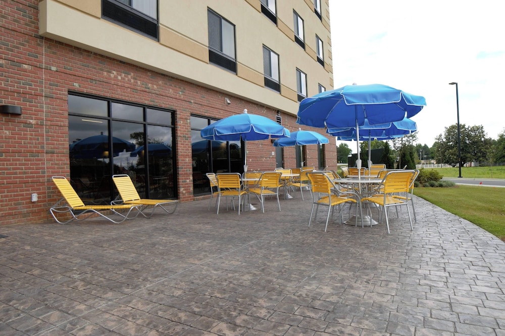 Fairfield Inn & Suites Dunn I 95 - photo 49