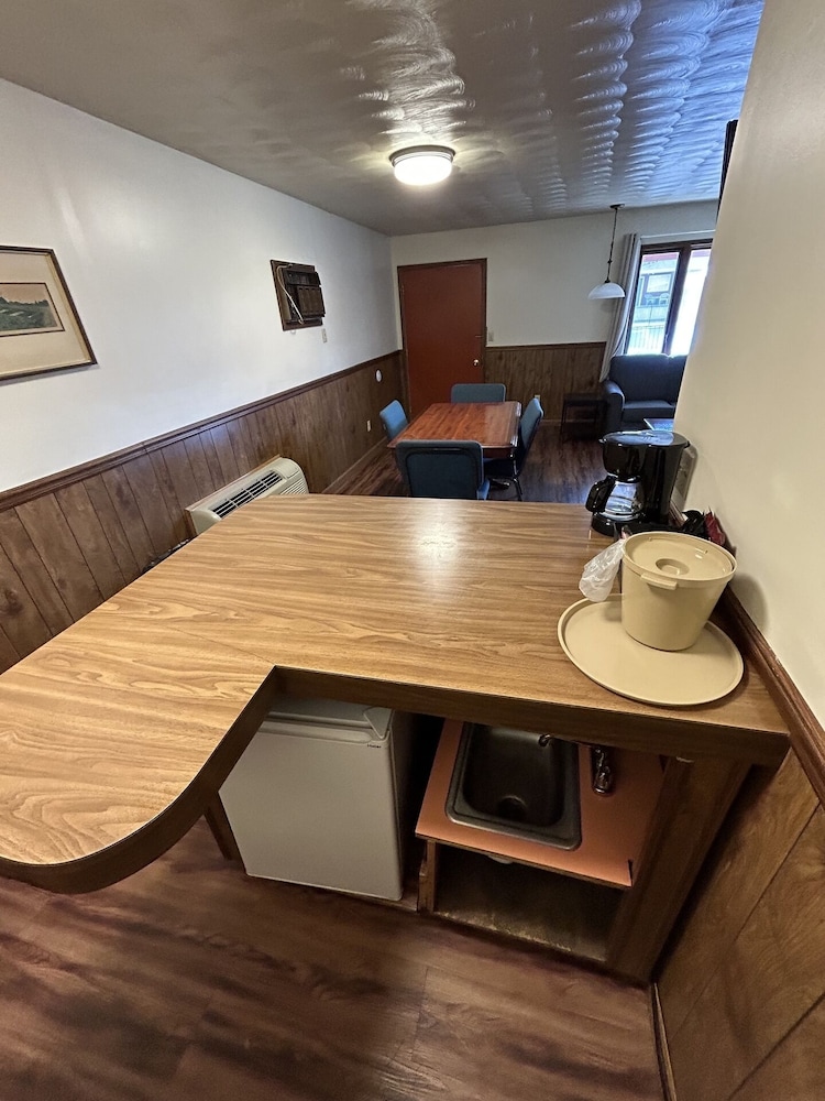 Valley Inn and Suites - photo 19
