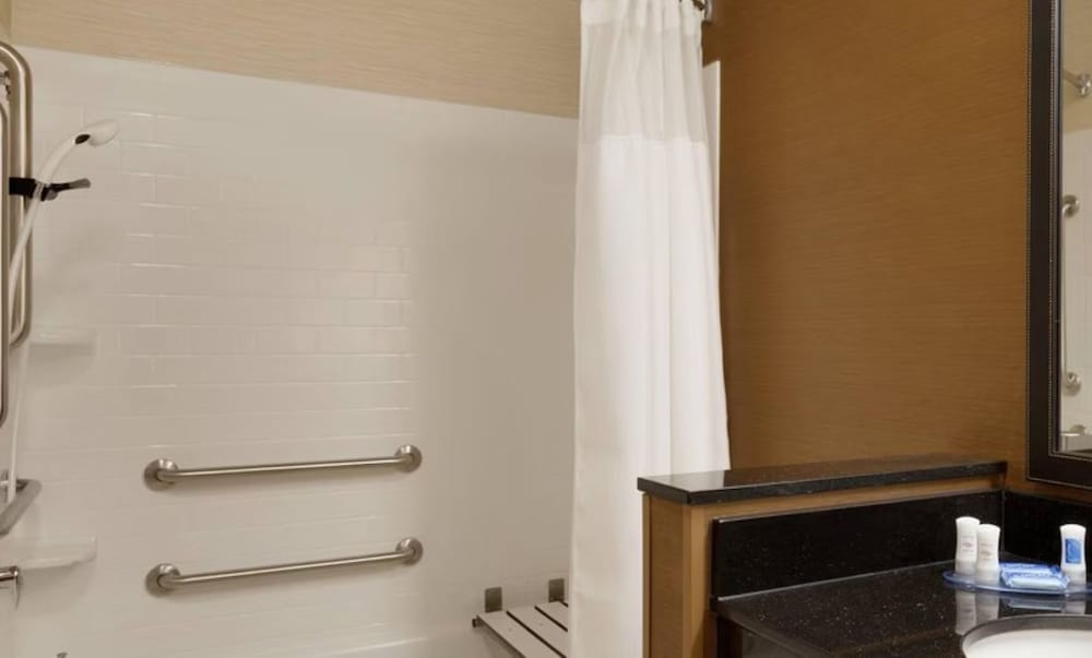 Fairfield Inn & Suites Bismarck North - photo 16