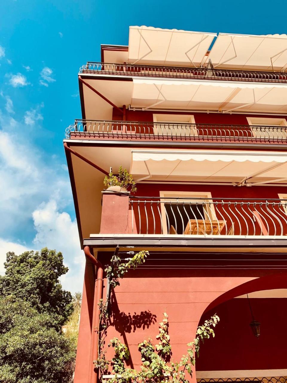 La Fabrique a Poupees Chambres Et Appartements de Charme Au Coeur de Menton — 4-Star Luxury Hotel in Menton, France