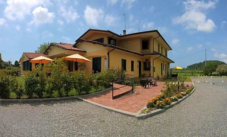 Cecco di Nara - carbon neutral hotel in Massarosa