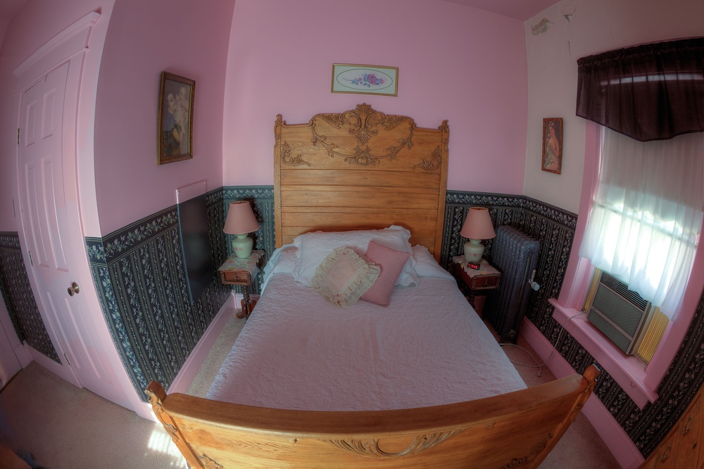 Inn of the Six Toed Cat - photo 18