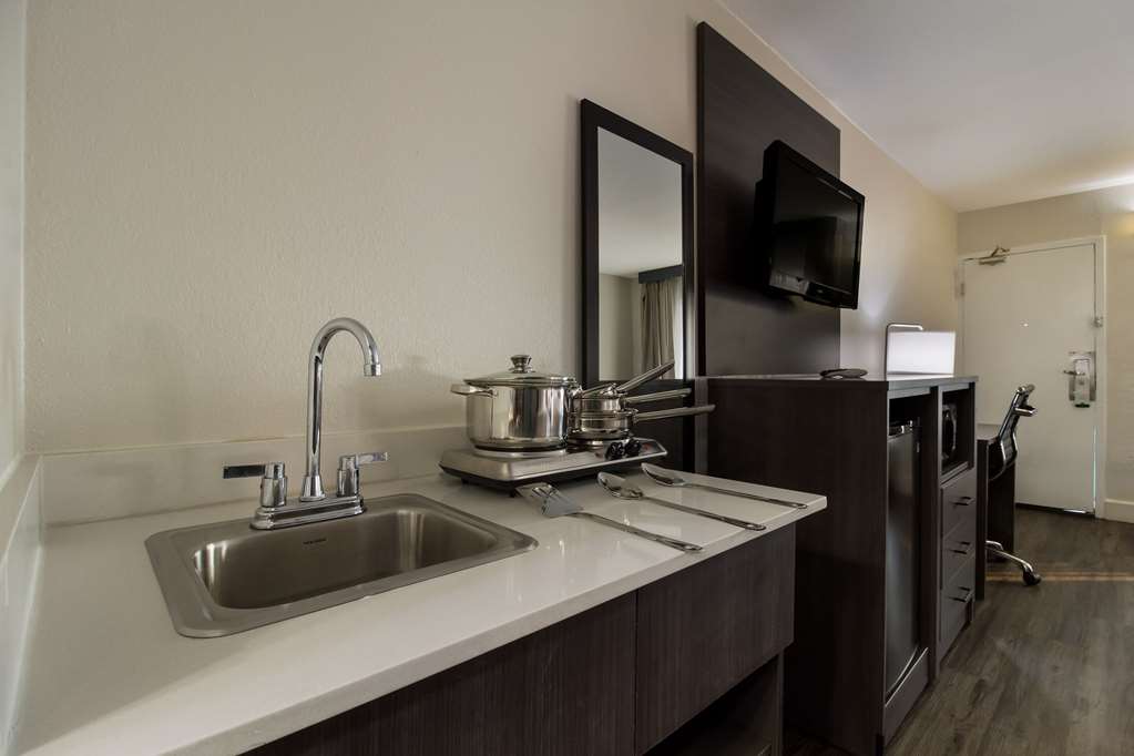 Quality Inn Coliseum - photo 15