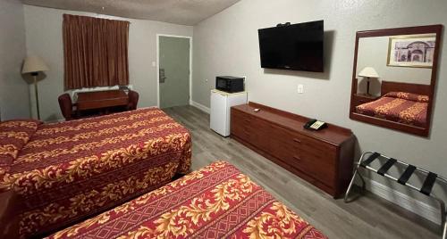Hamilton Inn - photo 11
