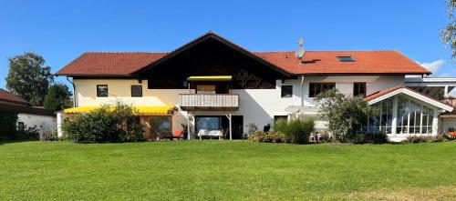 Ferienhaus zur schönen Aussicht — hotel in Teisendorf