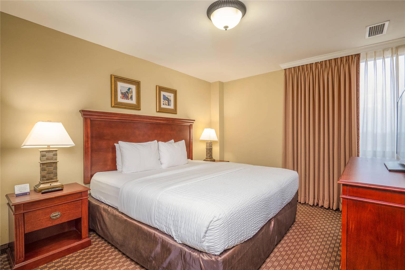 Arlington Court Suites a Clarion Collection Hotel - photo 12