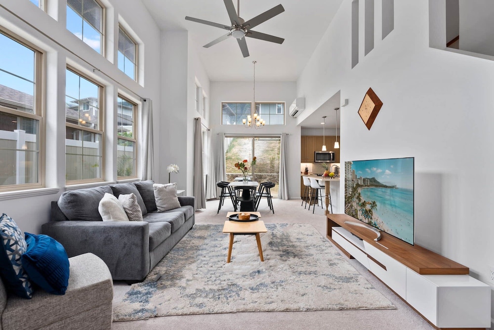 # Marbella Lane Elegant 3BR Getaway with Superb Views — hotel in Waianae