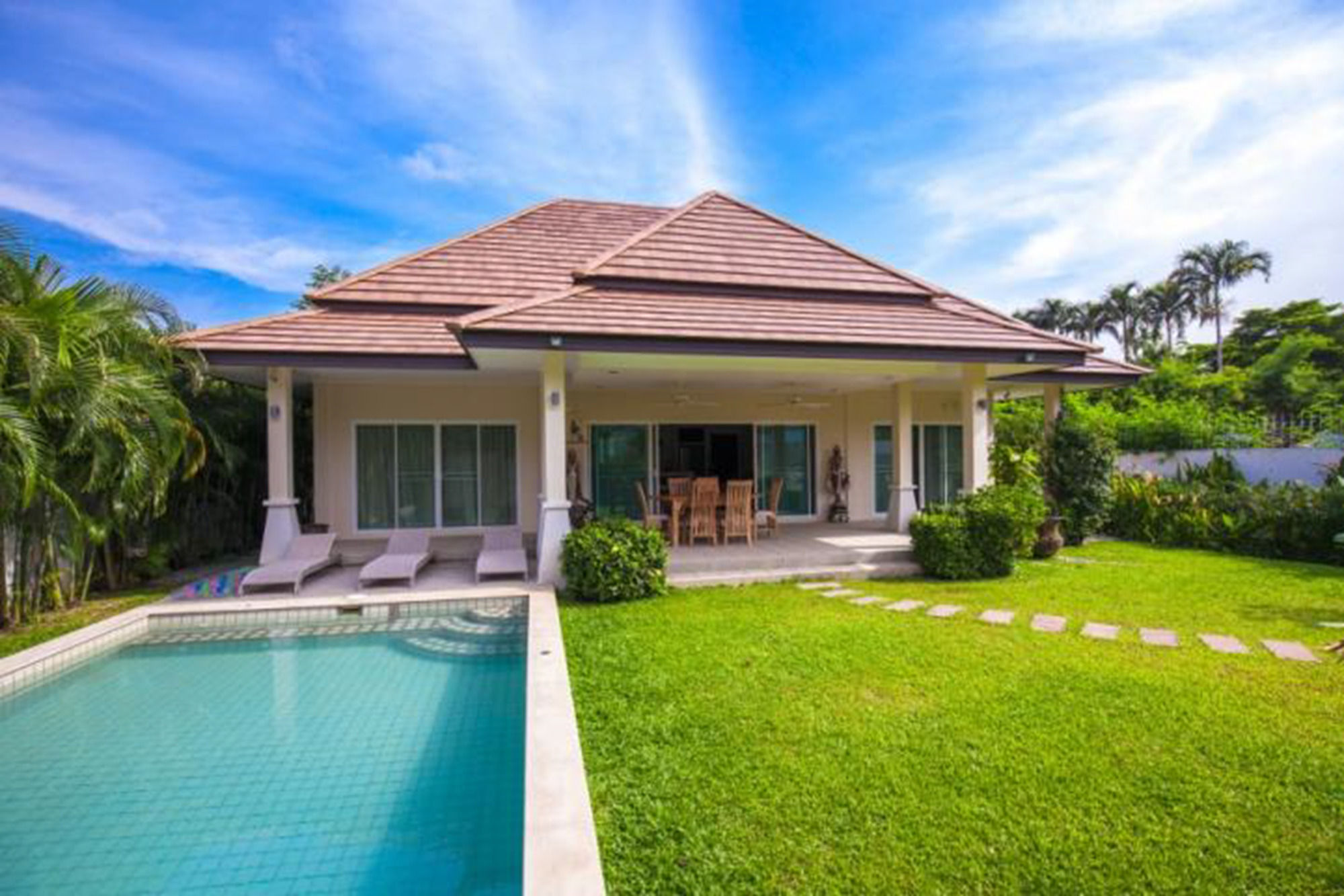 Pacotte Villa by Jetta — 4-Star Luxury Hotel in Rawai, Thailand