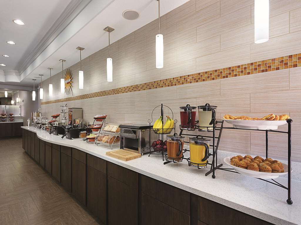 La Quinta Inn & Suites by Wyndham Houston Channelview - photo 43