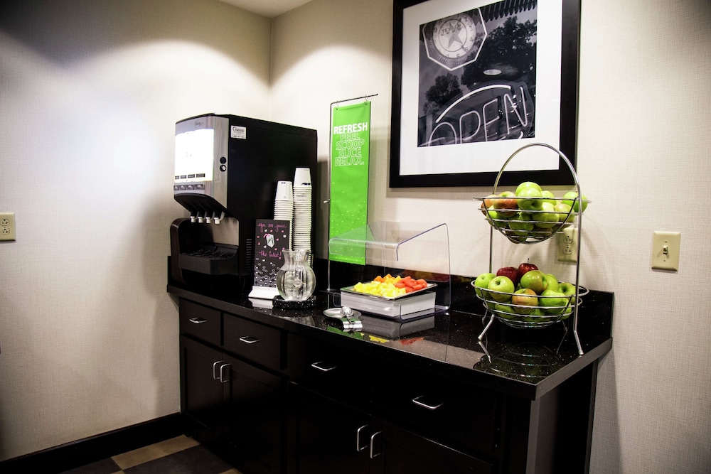 Hampton Inn & Suites Sharon - photo 76