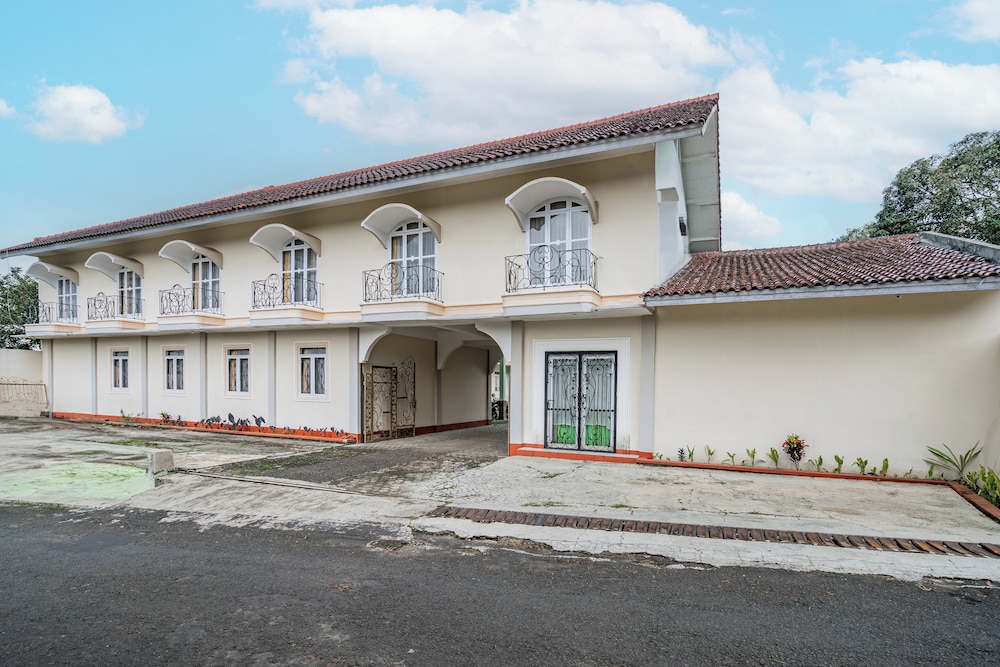 Capital O 93949 Hotel Popuci By Pupa Hospitality in Kuningan, Indonesia