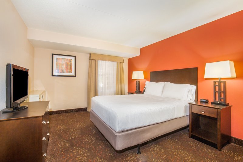 Holiday Inn Express in Hoge Hall On Ft. Leavenworth. - photo 2