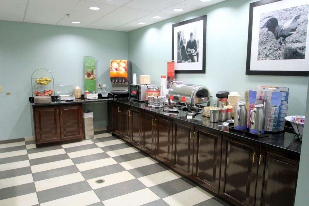 Hampton Inn Williamston - photo 13