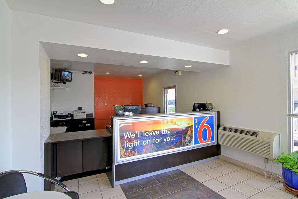 Motel 6 Old town Scottsdale Fashion Square - photo 18