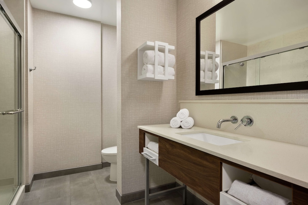 Hampton Inn & Suites Tacoma Puyallup - photo 20