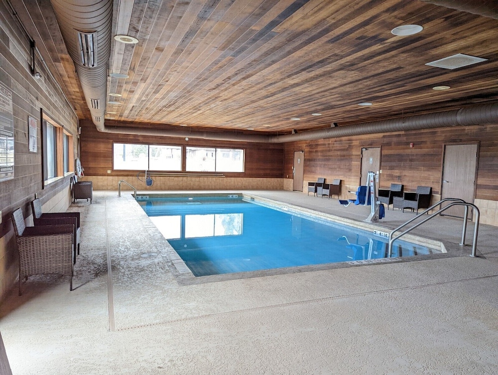 Cobblestone Inn & Suites Merrill - photo 33