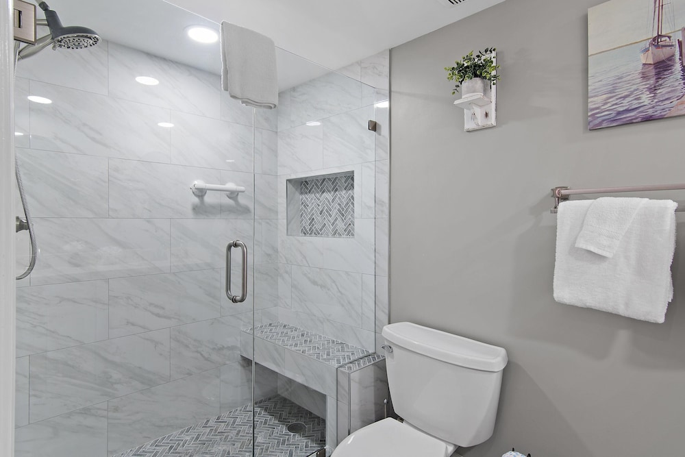 Shoreline Towers 3033 - photo 19