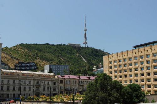 Bright 3BR Apartment in Old Tbilisi by Wehost