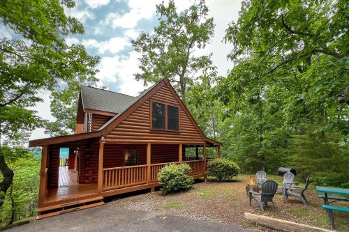 Misty Moonlight - carbon neutral hotel in Sevierville