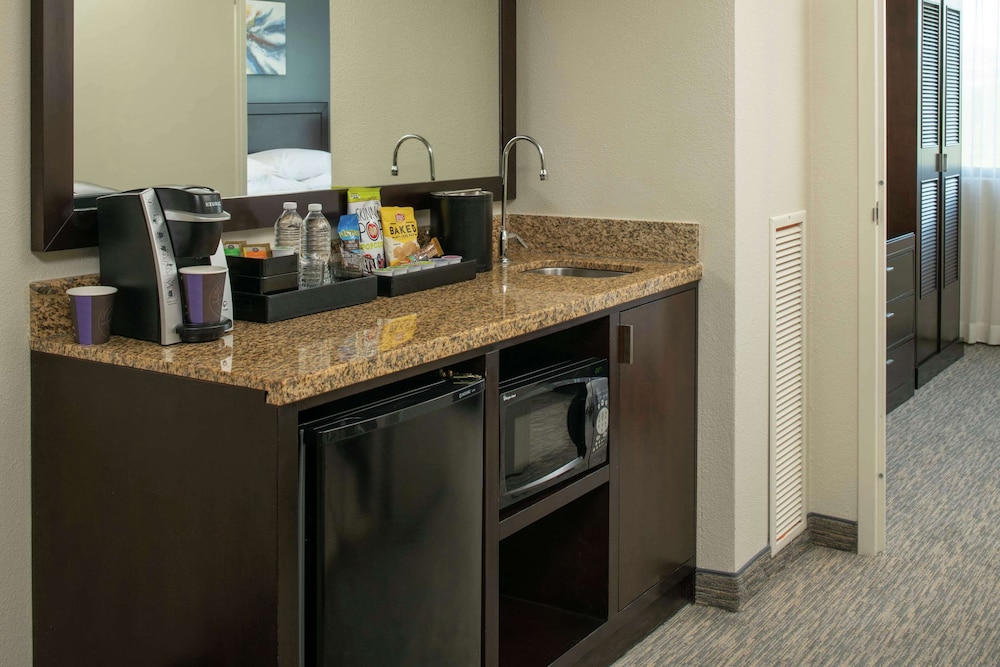 Embassy Suites by Hilton Seattle Tacoma International Airport - photo 27