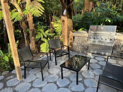 Anthurium Cottage — 4-Star Luxury Hotel in Volcano, United States