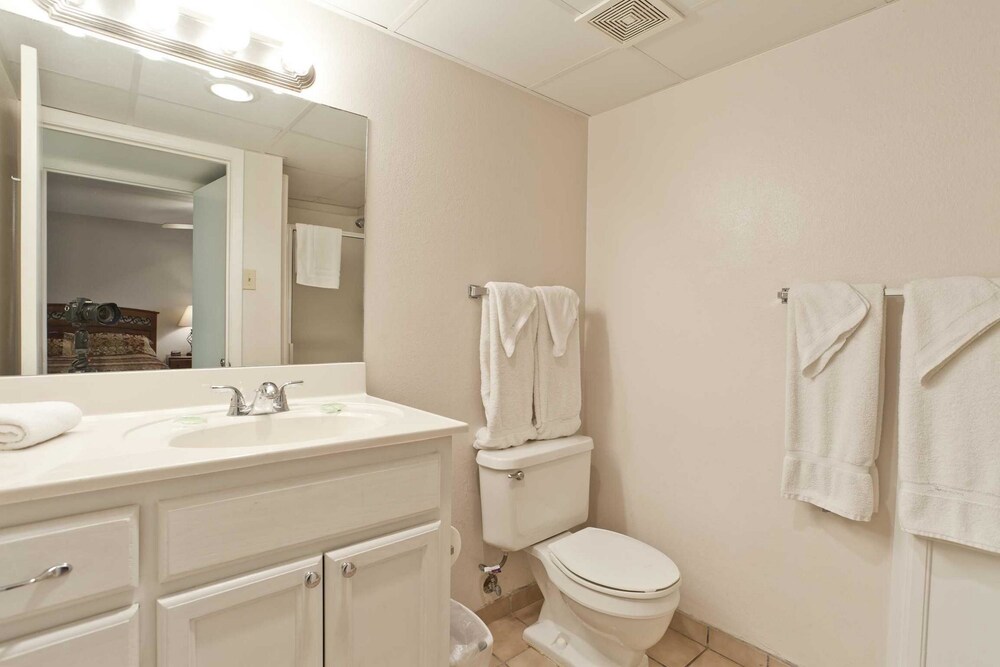 Bahia Mar Solare Tower 6th floor Oceanview Condo 3bd 3ba w Pools - photo 50