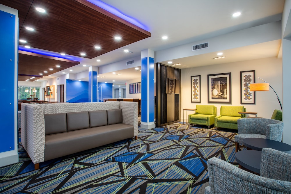 Holiday Inn Express & Suites Deland South by IHG - photo 33