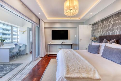 Backup Powered Luxury Central Promenade Apartment