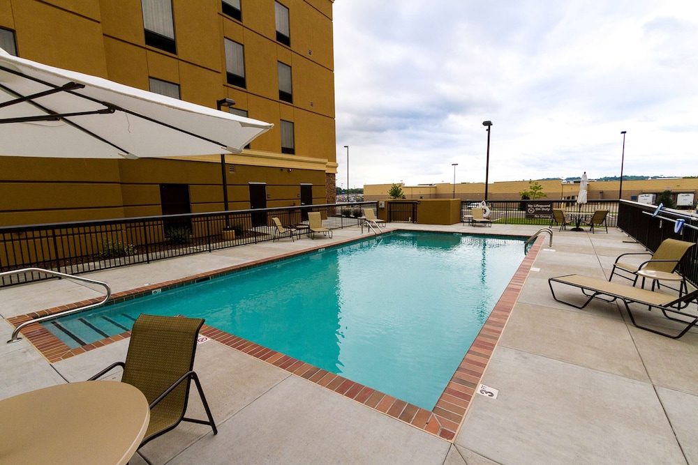 Hampton Inn Fayetteville - photo 39