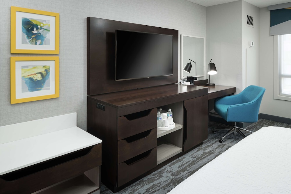 Hampton Inn & Suites Memphis Beale Street - photo 5