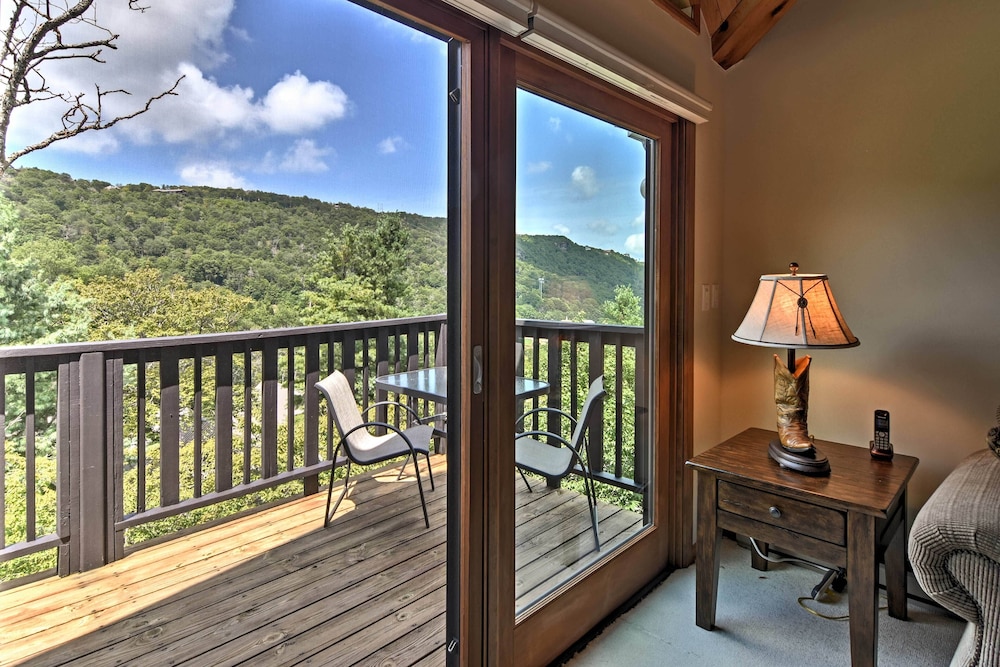 Beech Mountain Condo with Balcony Walk To Resort - photo 20
