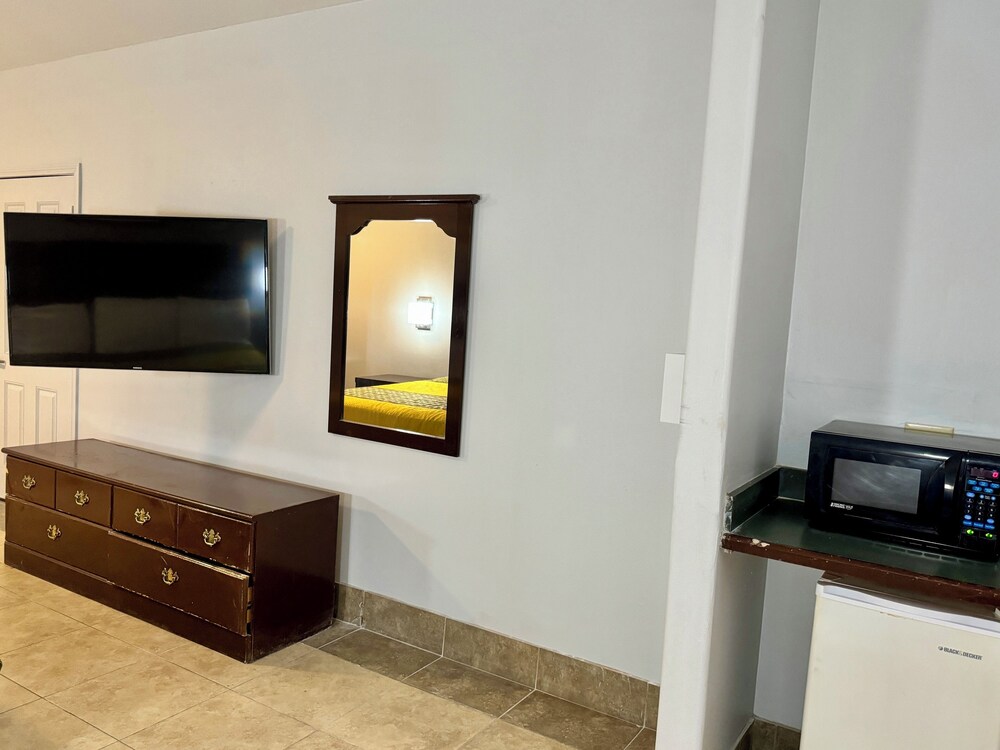 Texas Inn and Suites City Center at University Dr. - photo 21
