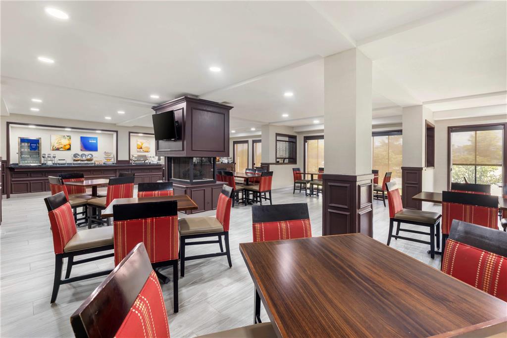 Comfort Inn Bourbonnais near I 57 - photo 43