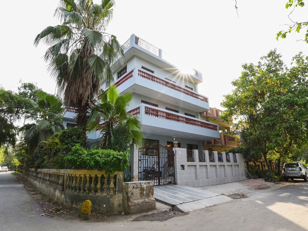 OYO 15625 Royal logix - last minute hotel in Noida